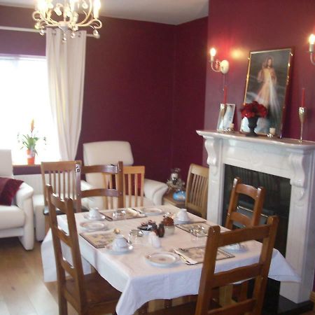 Bed and Breakfast Golden Rose House à Knock  Extérieur photo
