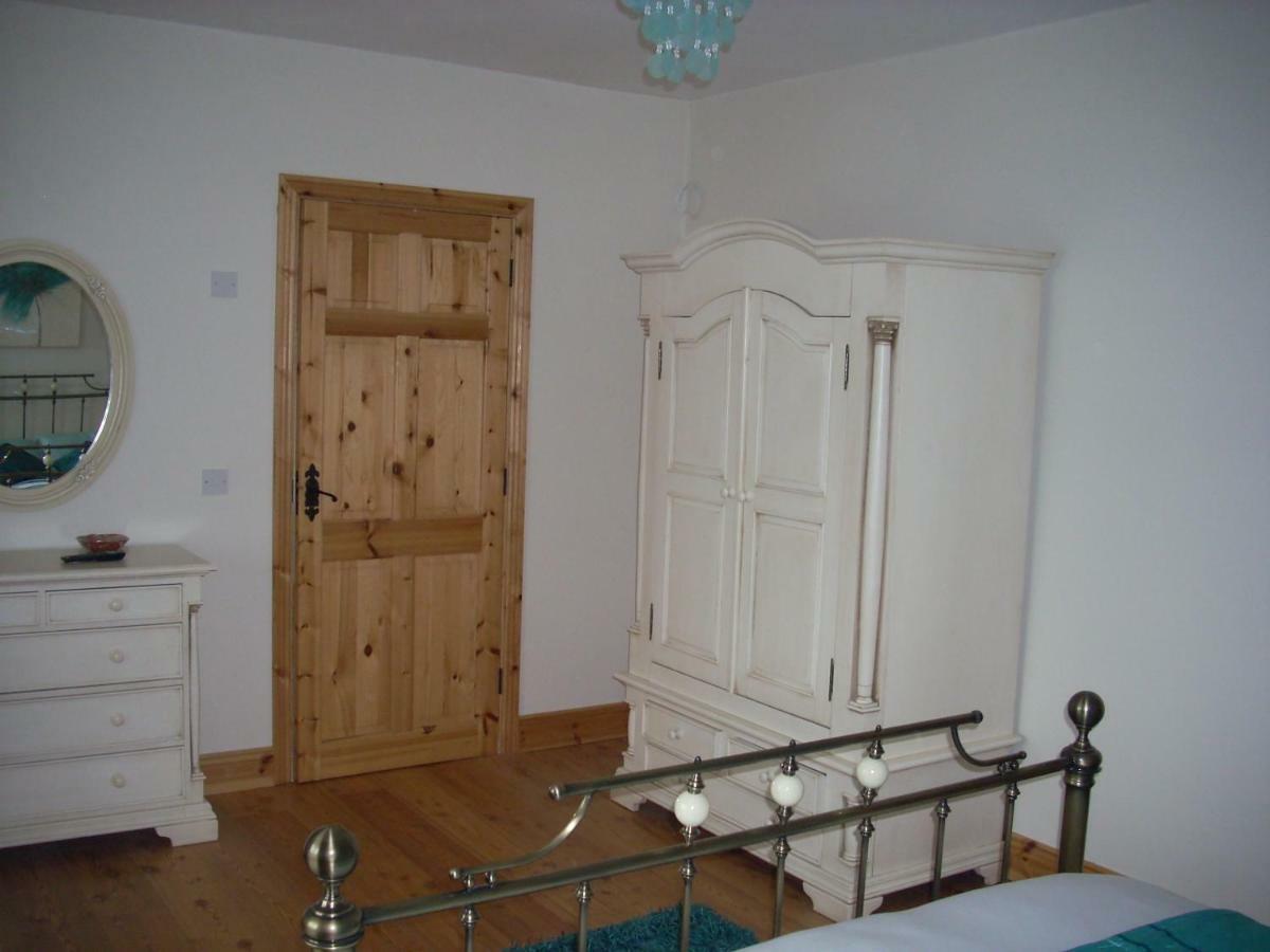 Bed and Breakfast Golden Rose House à Knock  Extérieur photo