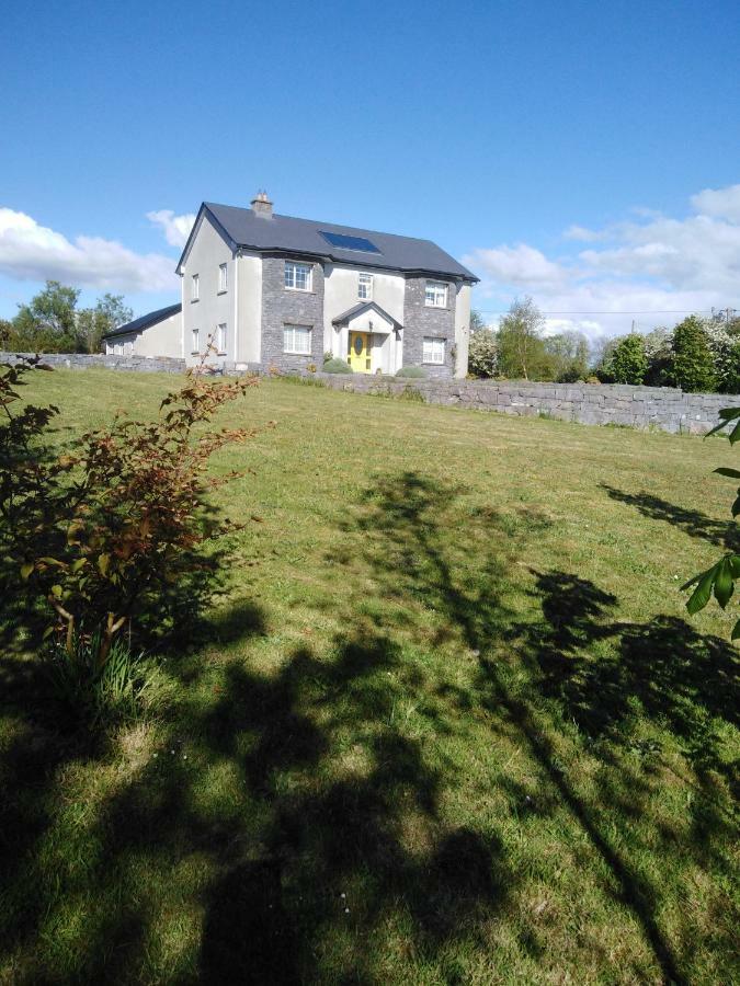 Bed and Breakfast Golden Rose House à Knock  Extérieur photo